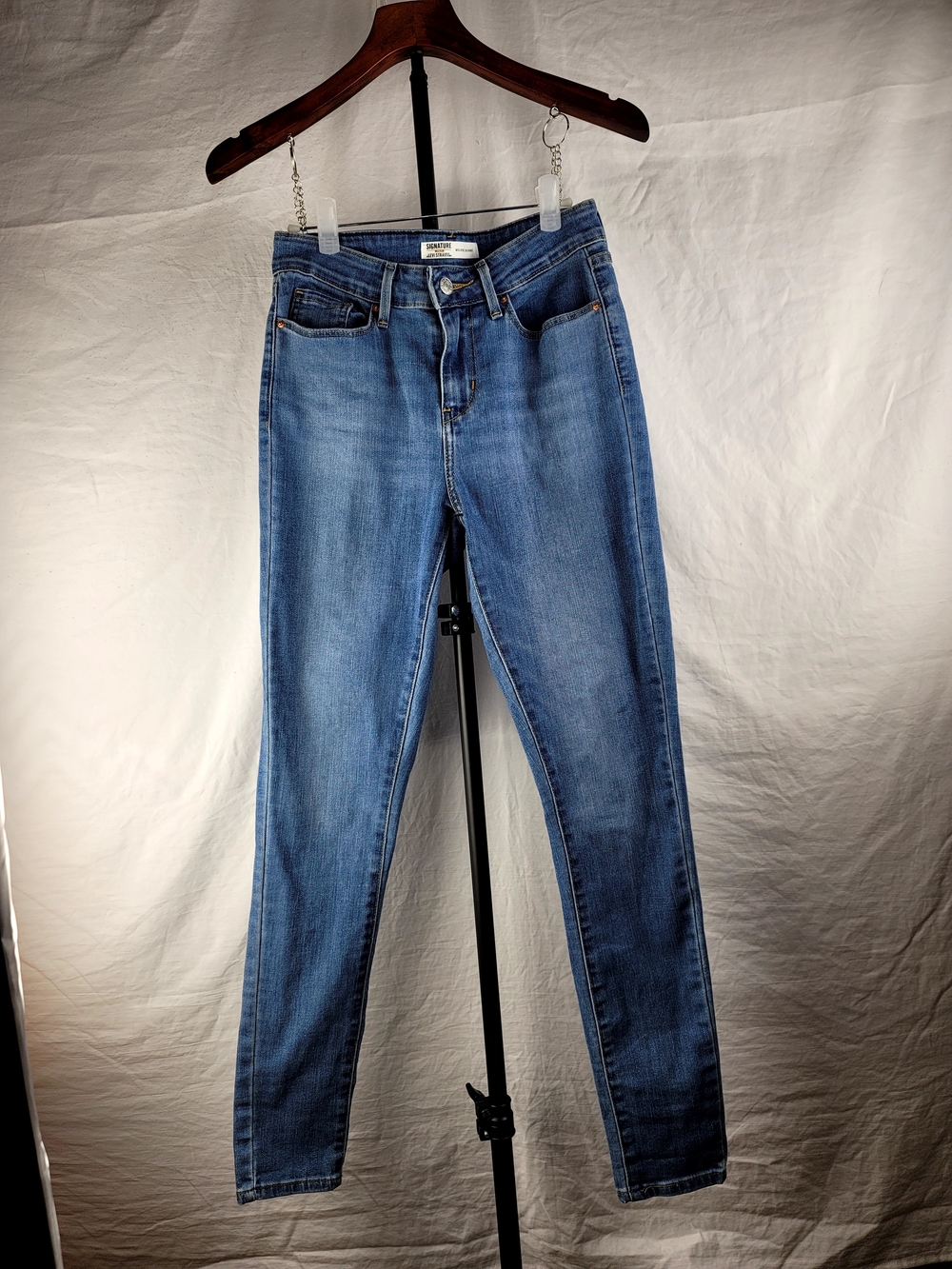 Signature by Levi Strauss Gold Mid-Rise Skinny Jeans Women Size 2M W26 L30 Blue - Picture 2 of 11